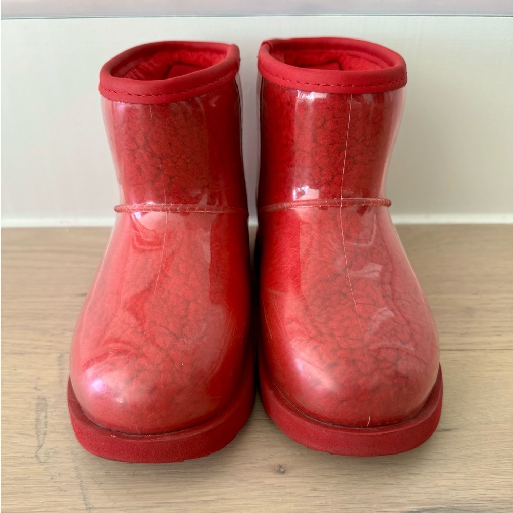 UGG Classic Boys/Girls Mini Clear Shearling Waterproof Winter Red Boots Sz 12US - Picture 2 of 9